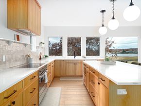 10 Chestnut Pl, Hingham MA 02043