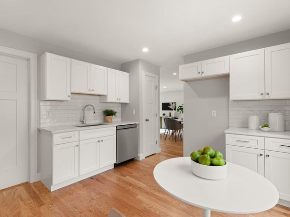 5 Barracks Road 5, Hudson MA 01749