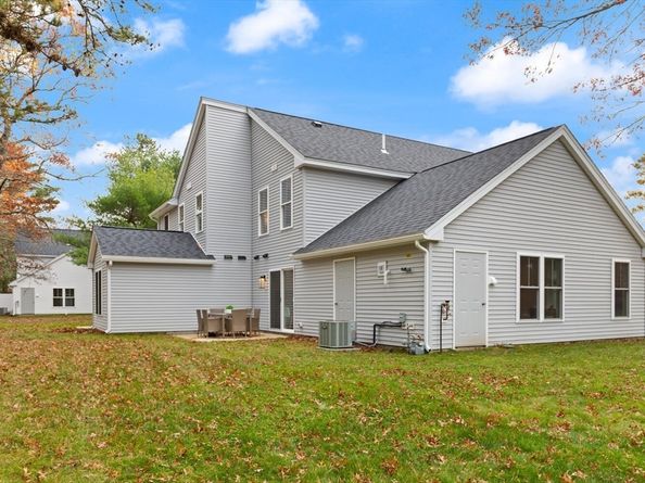 5 Barracks Road 5, Hudson MA 01749