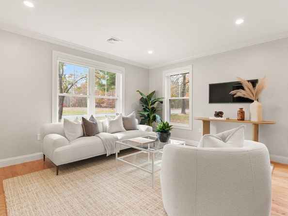 5 Barracks Road 5, Hudson MA 01749