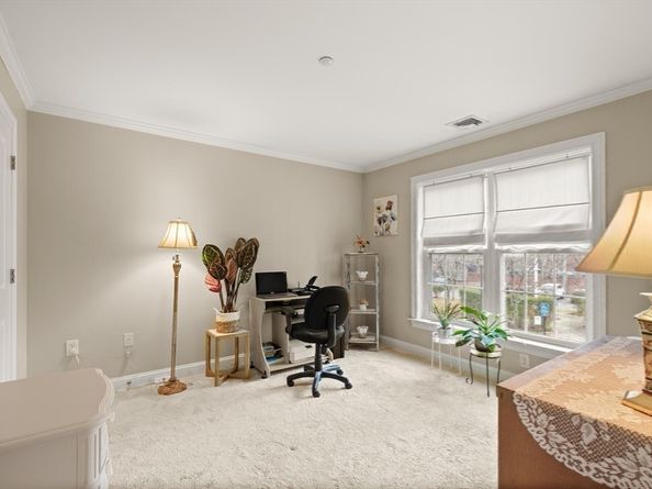 8 Crowninshield St 111, Peabody MA 01960