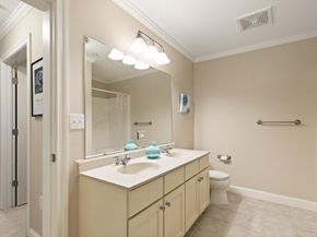 8 Crowninshield St 111, Peabody MA 01960