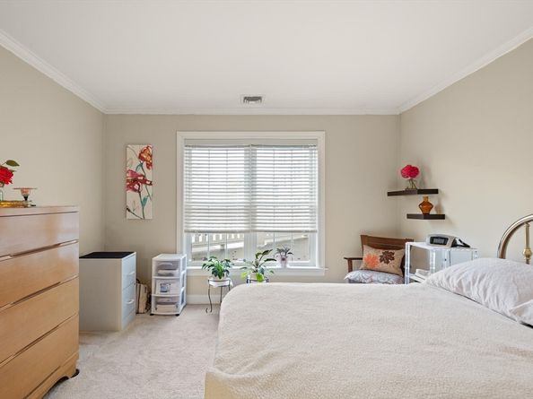 8 Crowninshield St 111, Peabody MA 01960