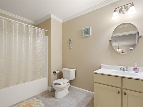 8 Crowninshield St 111, Peabody MA 01960