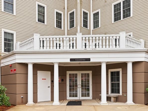 8 Crowninshield St 111, Peabody MA 01960