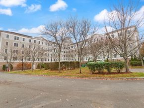 8 Crowninshield St 111, Peabody MA 01960