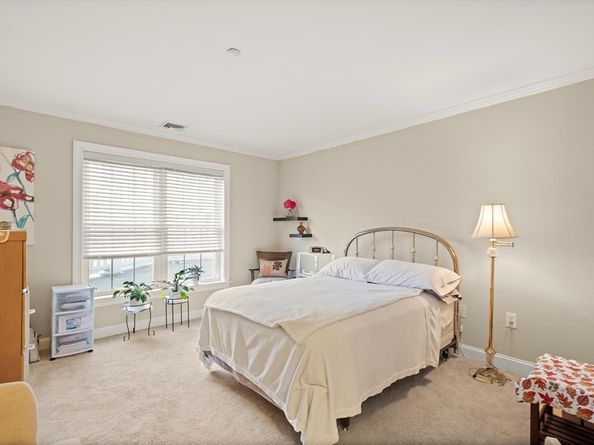 8 Crowninshield St 111, Peabody MA 01960