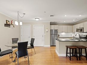 8 Crowninshield St 111, Peabody MA 01960