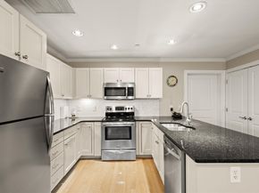 8 Crowninshield St 111, Peabody MA 01960