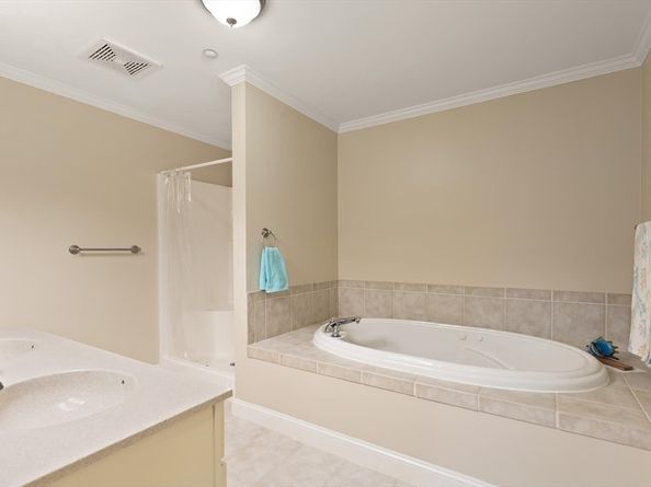 8 Crowninshield St 111, Peabody MA 01960