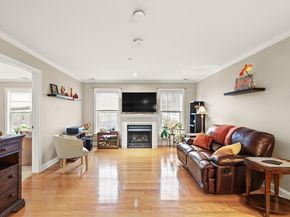 8 Crowninshield St 111, Peabody MA 01960