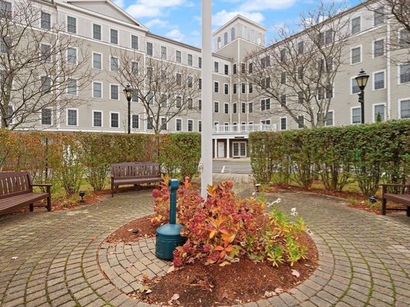 8 Crowninshield St 111, Peabody MA 01960