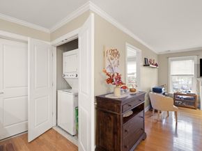 8 Crowninshield St 111, Peabody MA 01960