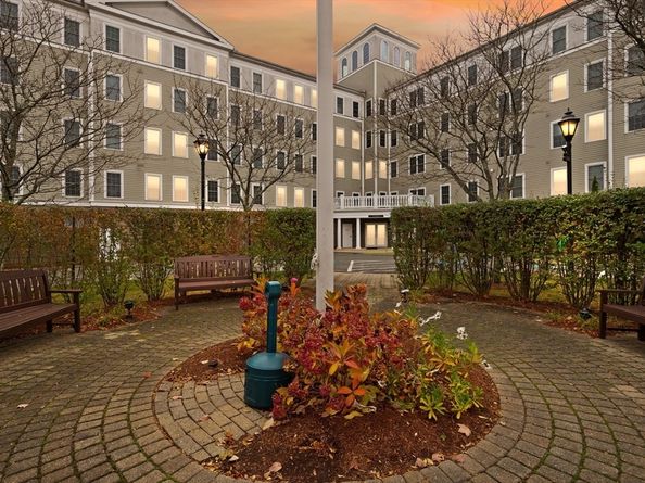 8 Crowninshield St 111, Peabody MA 01960