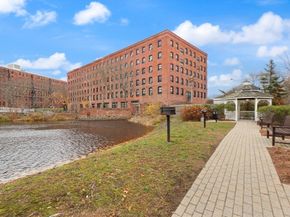 8 Crowninshield St 111, Peabody MA 01960