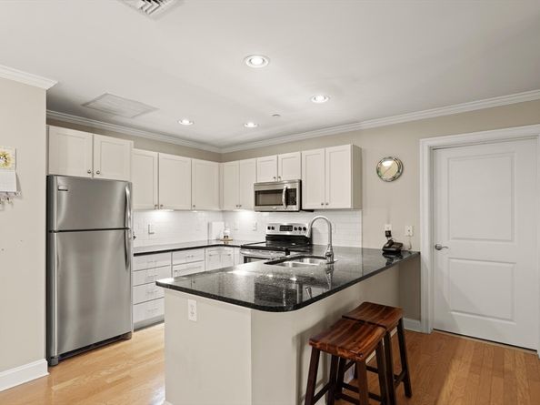 8 Crowninshield St 111, Peabody MA 01960