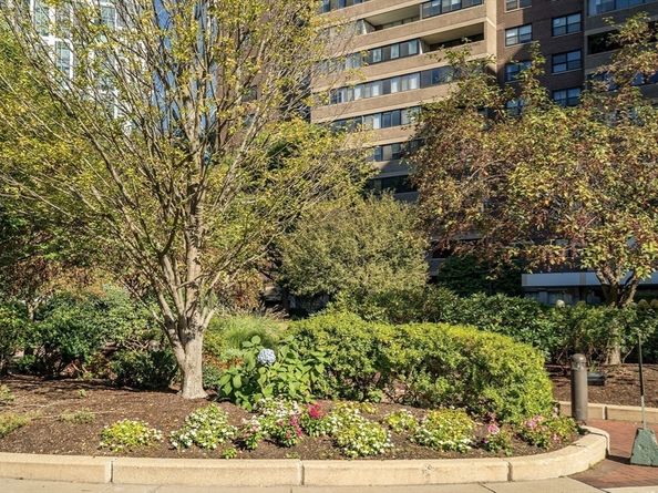 9 Hawthorne Pl 5K, Boston MA 02114