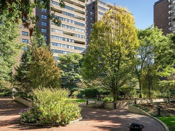 9 Hawthorne Pl 5K, Boston MA 02114