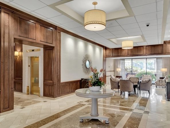 9 Hawthorne Pl 5K, Boston MA 02114