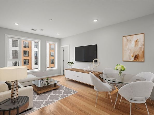 267 Old Colony 402, Boston MA 02127