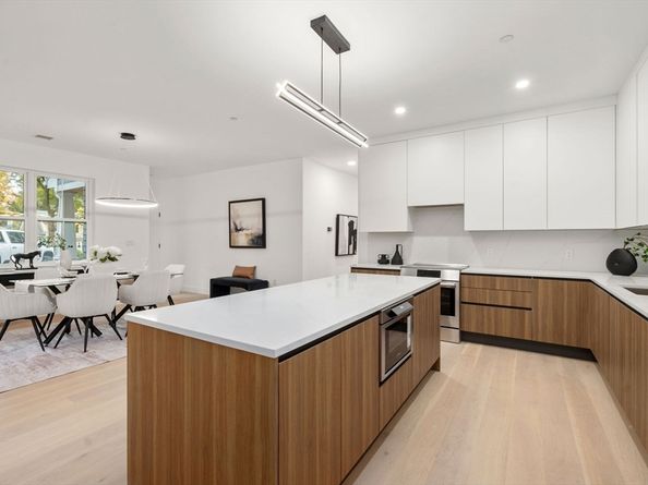 16 Stearns Rd 304, Wellesley MA 02482