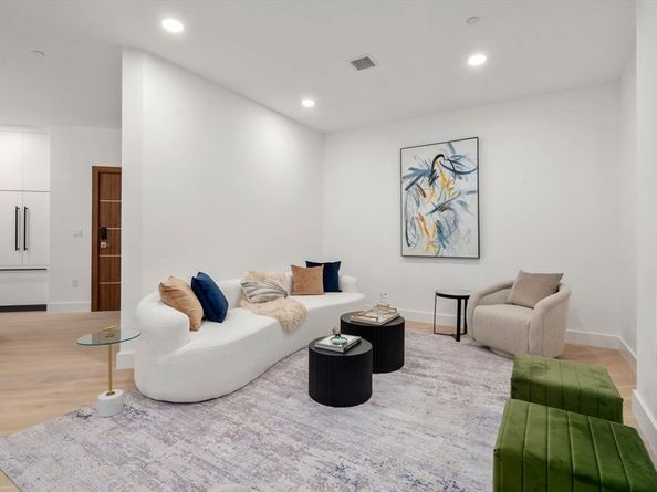 16 Stearns Rd 304, Wellesley MA 02482