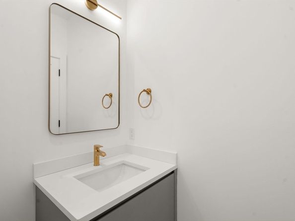 16 Stearns Rd 304, Wellesley MA 02482