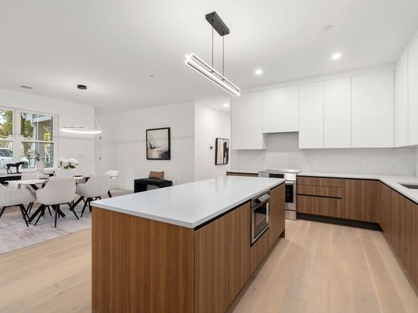 16 Stearns Rd 304, Wellesley MA 02482