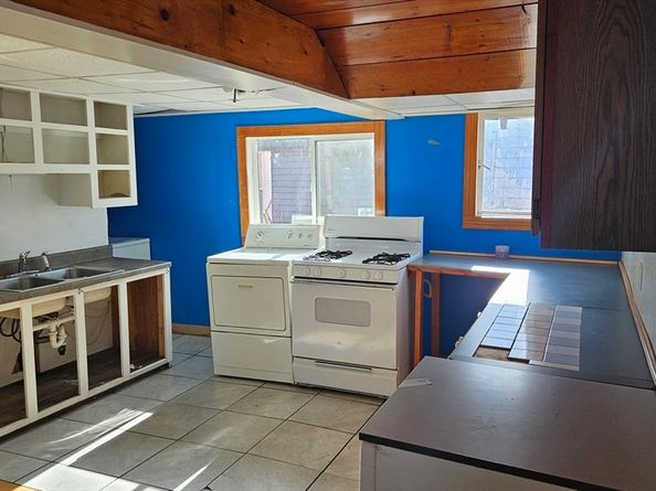 18 Laurel Ave, Sterling MA 01564