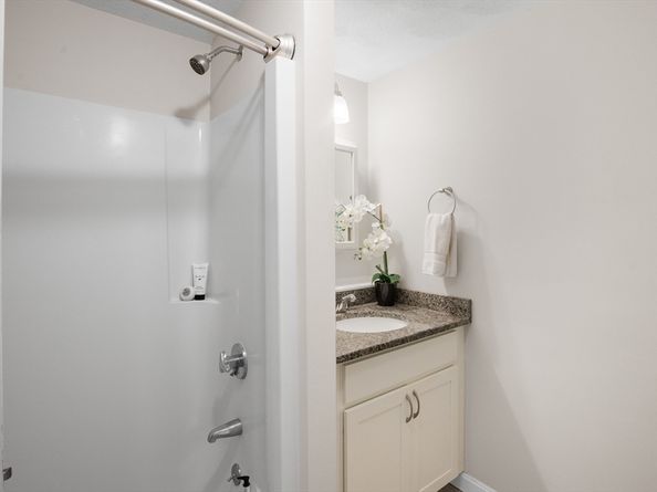 730 Wellman Ave 730, Chelmsford MA 01863