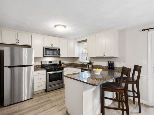 730 Wellman Ave 730, Chelmsford MA 01863