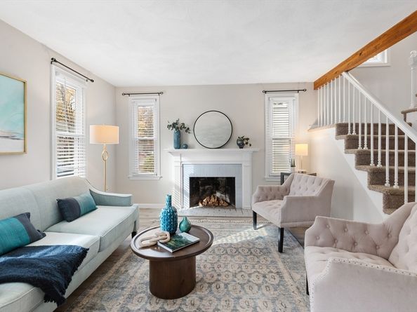 730 Wellman Ave 730, Chelmsford MA 01863