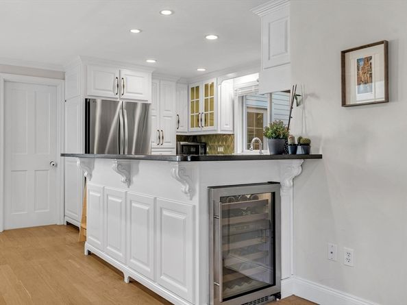 266 Langley Rd 1, Newton MA 02459