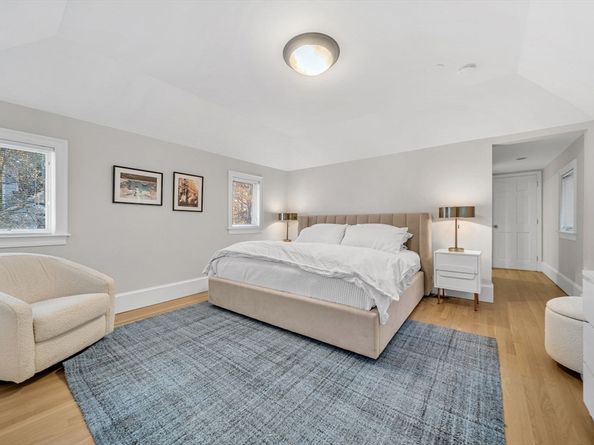 266 Langley Rd 1, Newton MA 02459