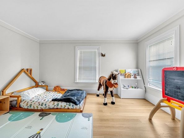 266 Langley Rd 1, Newton MA 02459