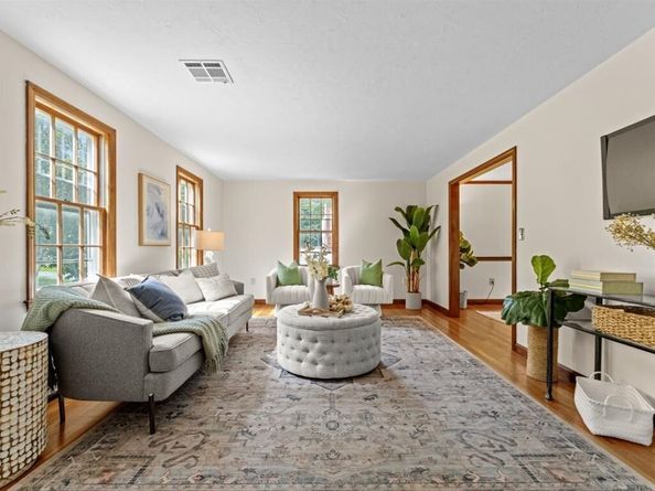 769 Edgell Rd, Framingham MA 01701