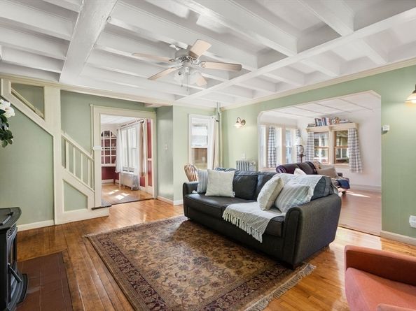 16 Summit Ave, Sturbridge MA 01518