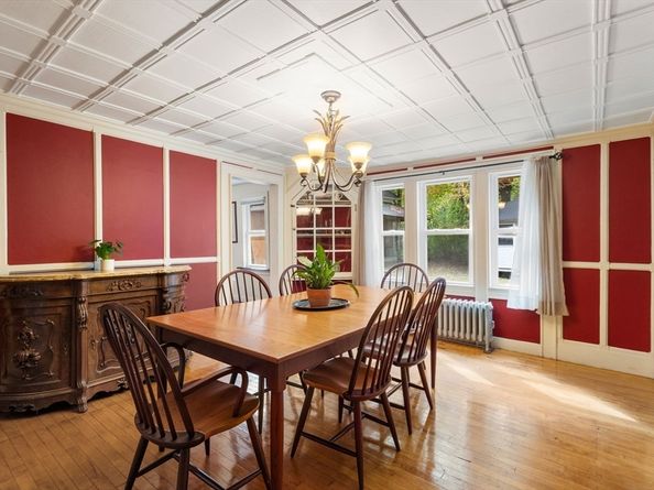 16 Summit Ave, Sturbridge MA 01518