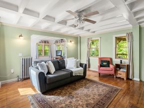 16 Summit Ave, Sturbridge MA 01518