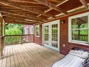 16 Summit Ave, Sturbridge MA 01518