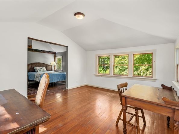 16 Summit Ave, Sturbridge MA 01518