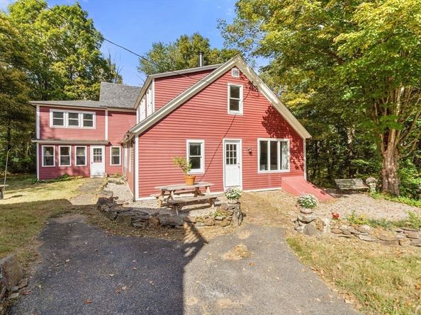 16 Summit Ave, Sturbridge MA 01518