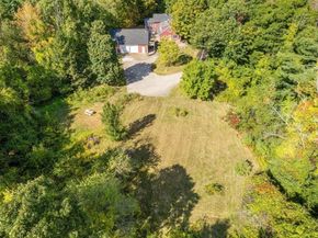 16 Summit Ave, Sturbridge MA 01518