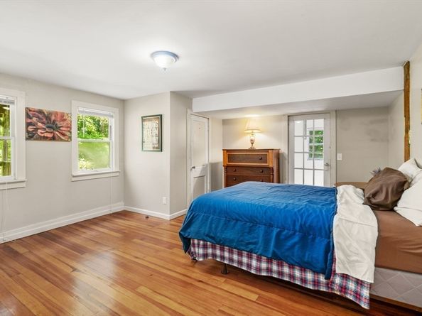 16 Summit Ave, Sturbridge MA 01518