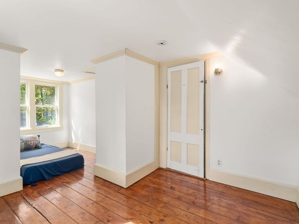 16 Summit Ave, Sturbridge MA 01518