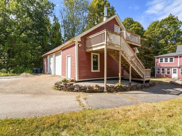 16 Summit Ave, Sturbridge MA 01518