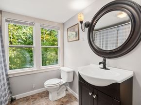 16 Summit Ave, Sturbridge MA 01518