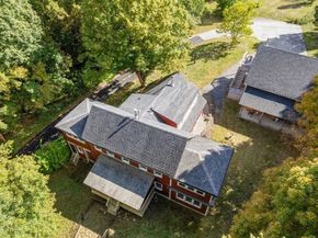 16 Summit Ave, Sturbridge MA 01518