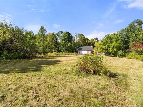 16 Summit Ave, Sturbridge MA 01518