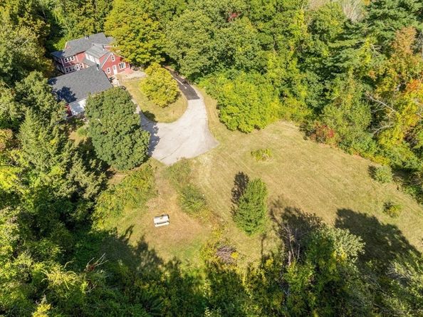 16 Summit Ave, Sturbridge MA 01518